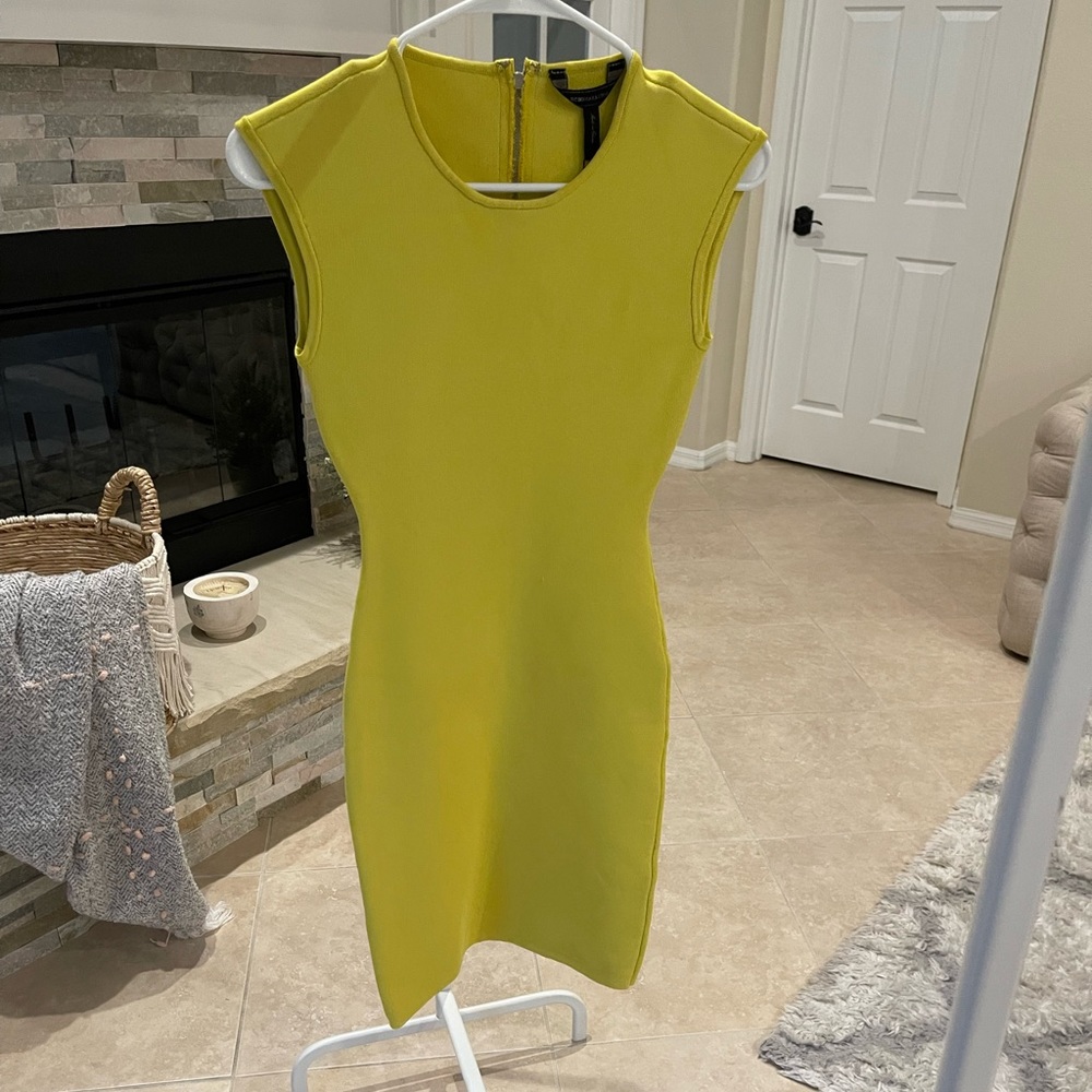 BCBG MAXAZRIA Fashion mid dress size “XS”